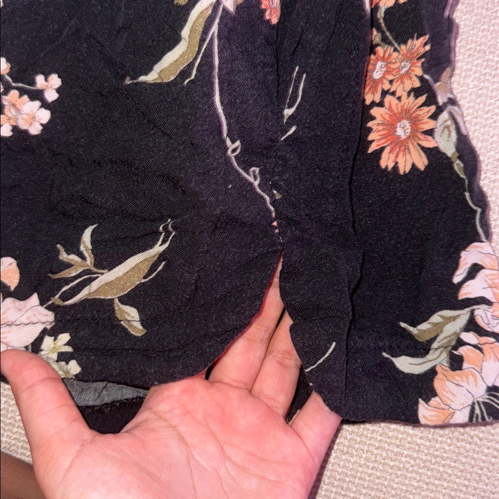 Brandy Melville Stretchy Floral Shorts - Picture 7 of 7